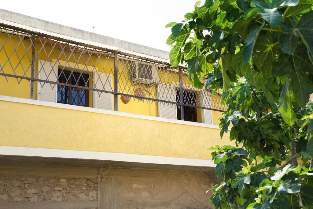 Casa Vacanza Da Luisa San Giovanni Suergiu Exterior photo